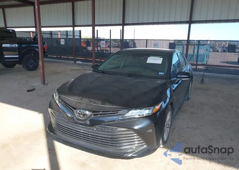 2018 Toyota Camry Le z USA, uszkodzony, nr VIN 4T1B11HK3JU083320